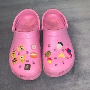 pink crocs with gibbitz